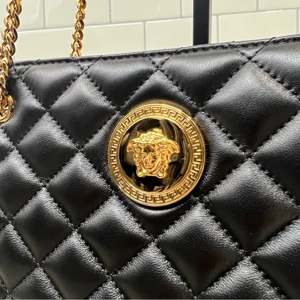 💕Host Pick💕 Versace Nappa Leather Medusa Tote Handbag - Picture 4 of 10
